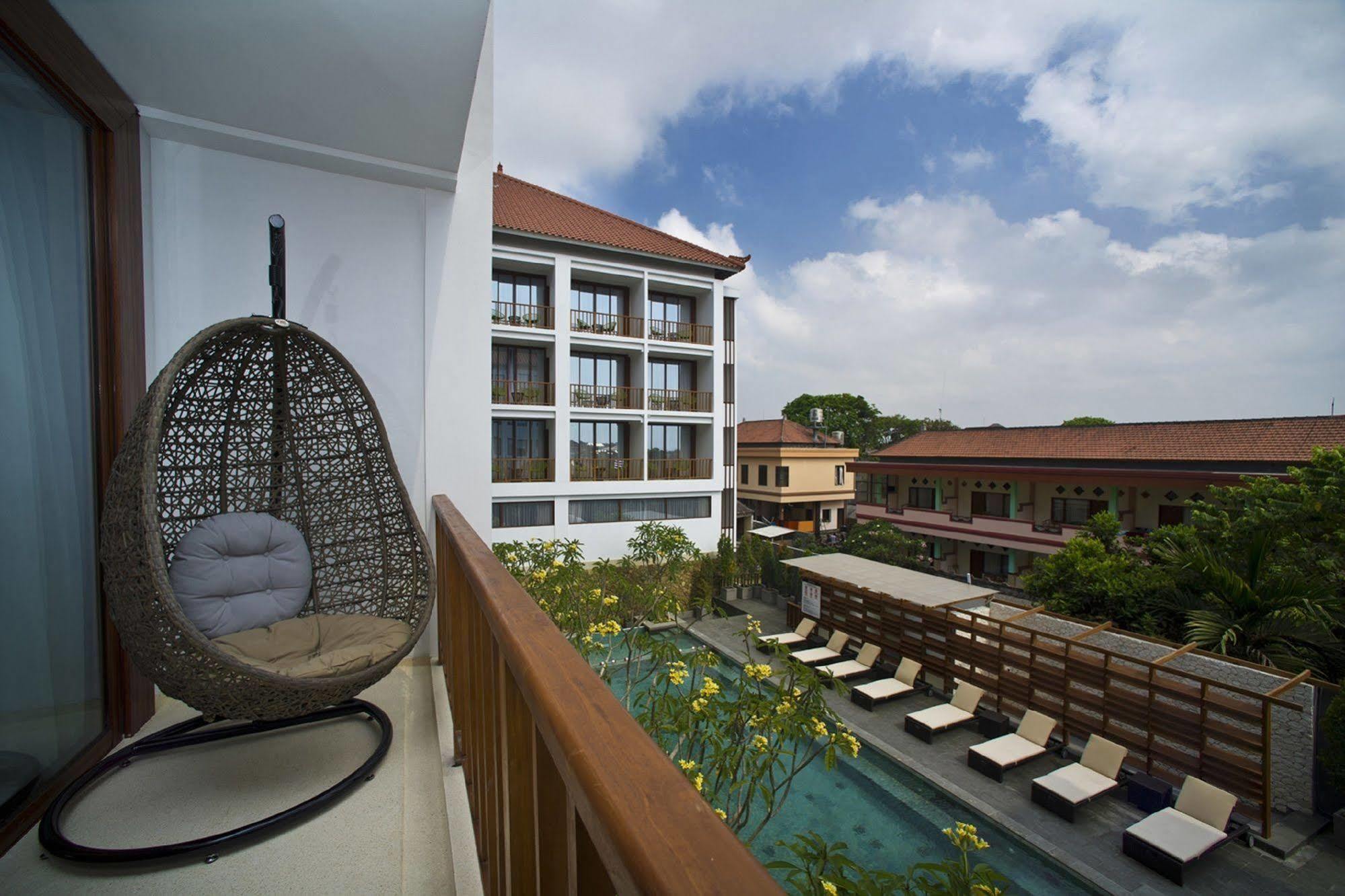 Grand Zuri Kuta Bali Hotel Exterior foto